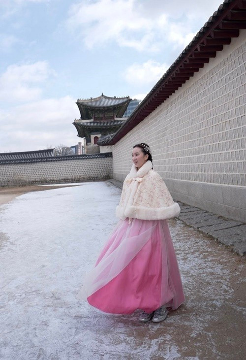 Bích Ngọc từng chia sẻ trên Người Lao Động, lần đầu gặp Ngọc Thuận, cô ấn tượng nhưng nghi ngờ giới tính của nam diễn viên. Tuy nhiên, Bích Ngọc vẫn đồng ý lời tỏ tình của Ngọc Thuận. Ảnh: FB Ngọc Thuận.