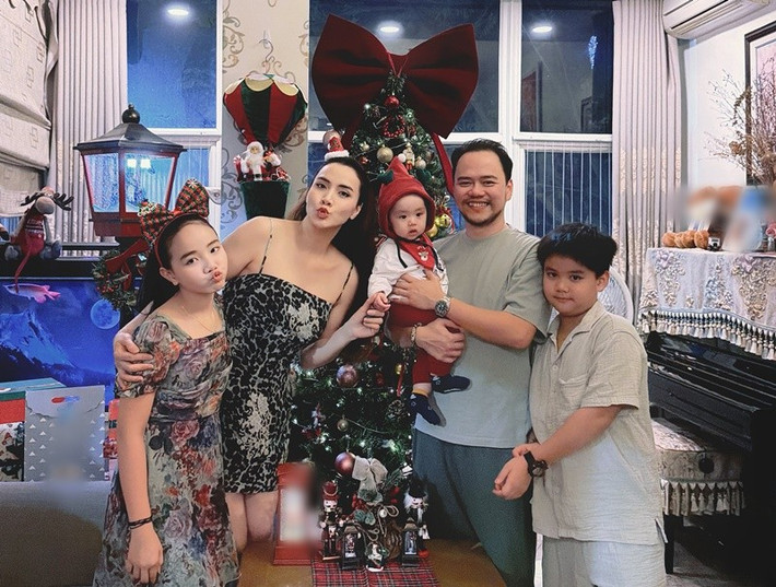 Nữ diễn viên nhắn nhủ chồng: “Không mong nhiều 10 năm nữa bên nhau mà chỉ mong mãi mãi hạnh phúc bên anh, có được không, anh Hoàng Duy ơi”. Ảnh: FB Trang Nhung.