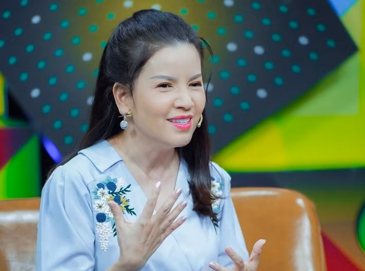 Theo Znews, khoảng 2 tuần trước, Ngọc Trinh lâm bệnh rồi hôn mê. Trong thời gian nữ ca sĩ điều trị bệnh, gia đình giữ kín thông tin vì không muốn gây ra ồn ào hay lo lắng cho đồng nghiệp, công chúng. Ảnh: Znews.