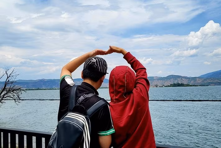 Hành trình hồi phục của Việt Trinh có sự đồng hành quan trọng từ con trai, hiện đã trưởng thành và trở thành chỗ dựa vững chắc cho mẹ.