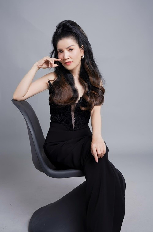 Khi đang học lớp 11, Ngọc Trinh đăng ký dự thi Trường Nghệ thuật Sân khấu II (nay là Đại học Sân khấu Điện ảnh TP HCM). Năm 1994, cô trúng tuyển lớp Diễn viên kịch nói khóa 15. Ảnh: FB Ngọc Trinh.