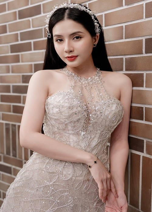 Ngoài làm người mẫu, cô còn livestream bán hàng, đóng phim. Ảnh: FB Thiên An.