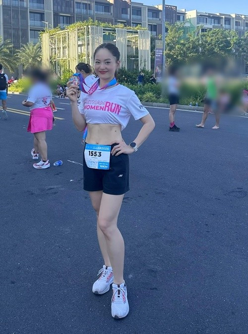 Trên trang cá nhân, Lan Phương vừa chia sẻ, cô hoàn thành 10km trong một giải chạy bộ. Ảnh: FB Lan Phương.