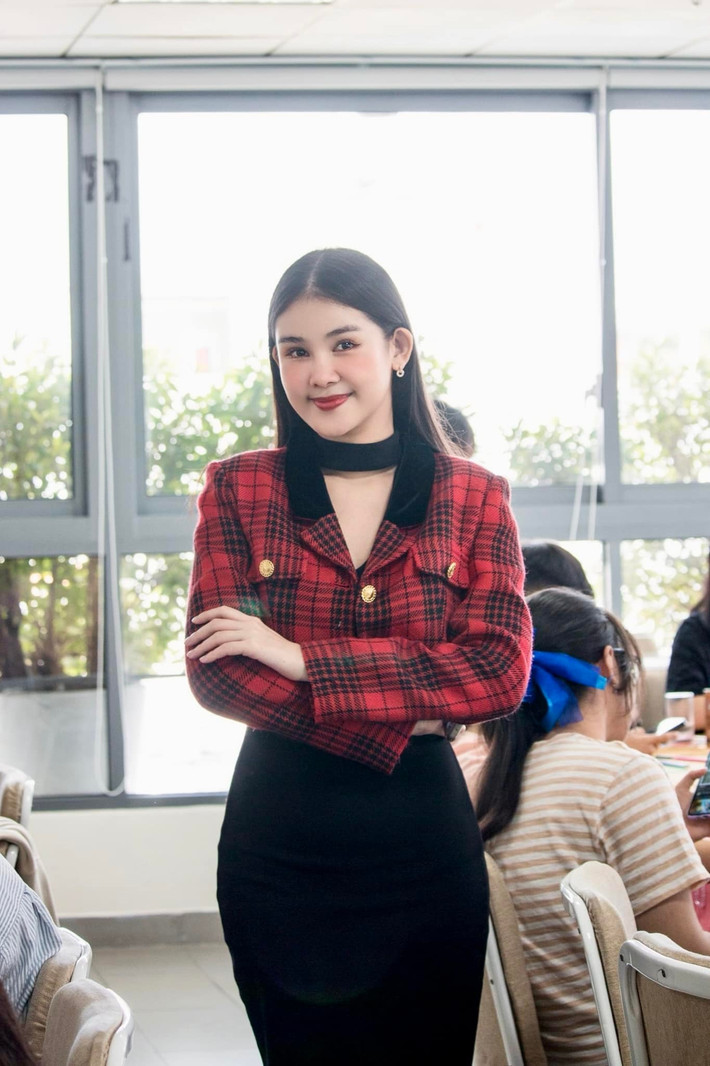 “Đó là quy tắc của tôi từ những ngày đầu tiên khi đi dạy, nên việc đi dạy khiến tôi khá thoải mái”, Ngân Anh nói.