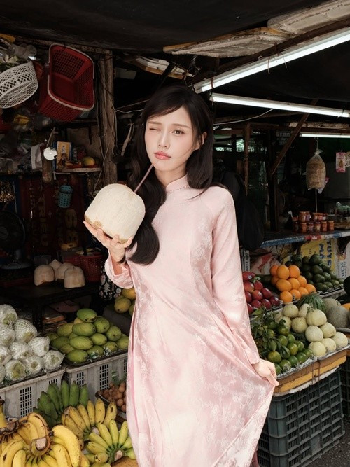 Món ăn dịp Tết mà Han Sara thích nhất là bánh chưng chiên ăn kèm củ kiệu. Ảnh: Instagram Han Sara.