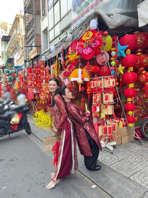 Á hậu Quỳnh Anh được nhiều khán giả nhận xét ngày càng rạng rỡ, tràn đầy năng lượng tích cực kể từ khi bước vào mối quan hệ tình cảm. Ảnh: FB Neyun.