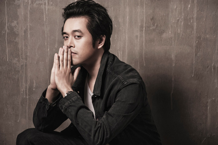 Nam nhạc sĩ lấy bằng thạc sĩ chuyên ngành sáng tác tại trường Đại học Portsmouth (Anh). Ảnh: FB Dương Khắc Linh.