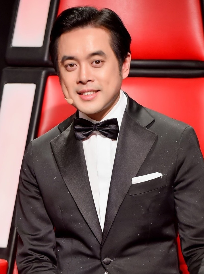 Nam nhạc sĩ còn là giám đốc âm nhạc, cố vấn âm nhạc, giám khảo trong nhiều chương trình truyền hình như: The Winner is, Tôi dám hát, Sáng bừng sức sống, Vietnam Idol, Giọng hát Việt nhí và Nhân tố bí ẩn. Ảnh: FB Dương Khắc Linh.