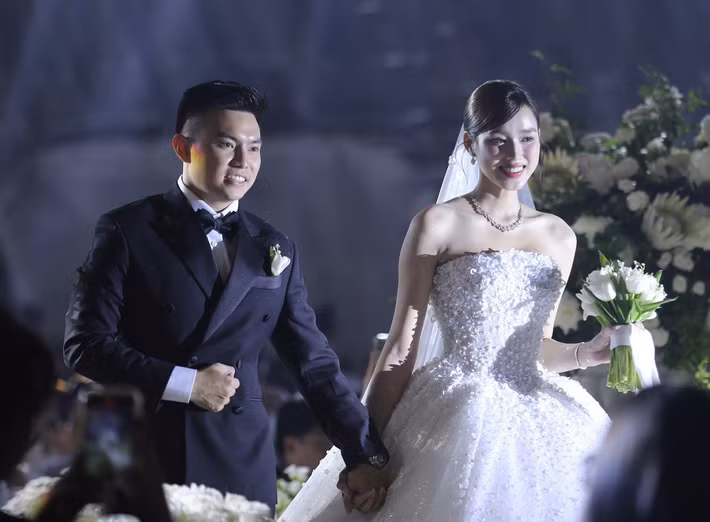 Hơn 2 năm qua, nam doanh nhân và nàng hậu bí mật hẹn hò. Ảnh: Tiền Phong.