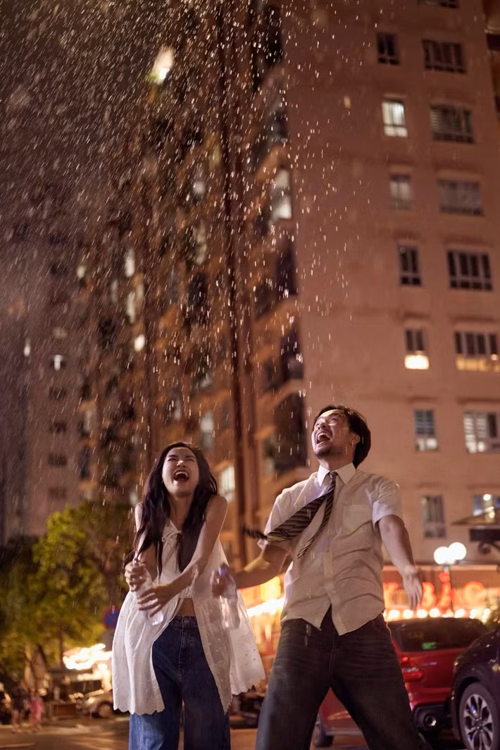 Trong cuộc phỏng vấn với Phụ Nữ Thủ Đô, Anh Đào cho biết, mỗi sáng cô vẫn được chồng chở đi làm. Vợ chồng nữ diễn viên đã có dự định có con. Ảnh: FB Anh Đào.
