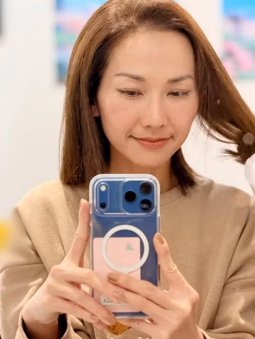 Sau thông báo ly hôn lần 2 vào tháng 1/2026, trên mạng xã hội, Kim Hiền tiếp tục cập nhật những hình ảnh đời thường của bản thân như thông lệ.