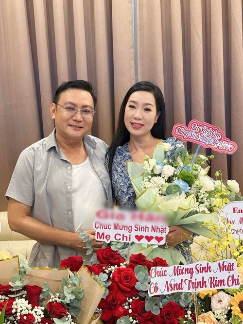 "Một ngày sinh nhật thật ấm áp bên gia đình. Chi thật sự trân trọng và hạnh phúc khi được yêu thương và nhớ đến", nữ diễn viên viết trên trang cá nhân. Ảnh: FB Trịnh Kim Chi.