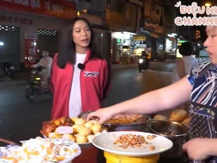 Nữ diễn viên thường để lộ thân hình nặng nề khi quay các clip ăn uống vào tháng 6 và 7/2021. Từ tháng 9/2021, Diệu Nhi có những dấu hiệu của bà mẹ bỉm sữa như mái tóc mỏng đi, vòng một nở nang. Đối với mặt những đồn đoán, Diệu Nhi giữ im lặng. Ảnh: Vietnamnet.