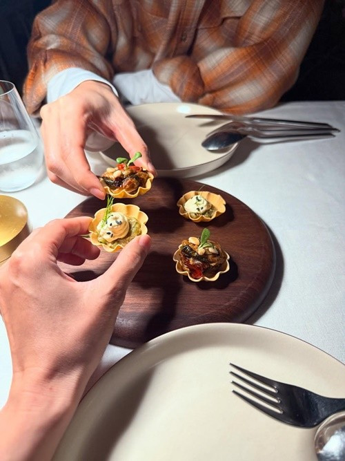 10 năm qua, vào ngày kỷ niệm hẹn hò, Diệu Nhi sẽ đăng tải bức hình chứng tỏ tình yêu với Anh Tú vẫn mặn nồng. Ảnh: Instagram Diệu Nhi