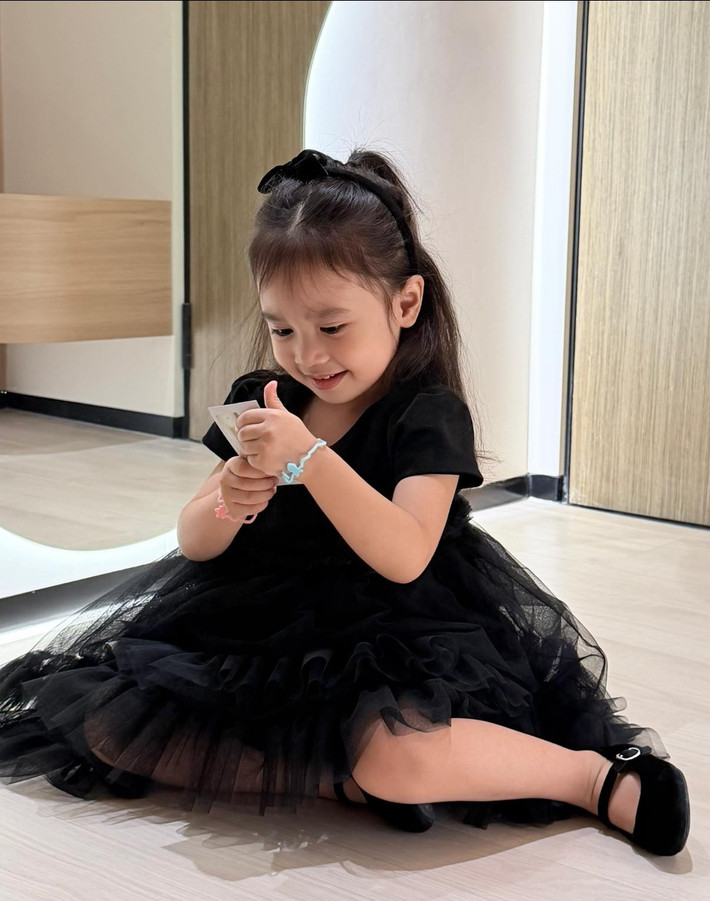 Bé Misumi càng lớn càng xinh xắn, thừa hưởng nhiều nét đẹp của mẹ. Ảnh: FB Bảo Anh.