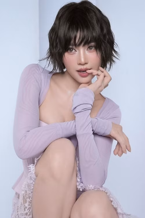 Lan Ngọc là một trong những diễn viên giữ được độ phủ sóng ổn định trong nhiều năm, một phần nhờ sự chủ động làm mới hình ảnh.