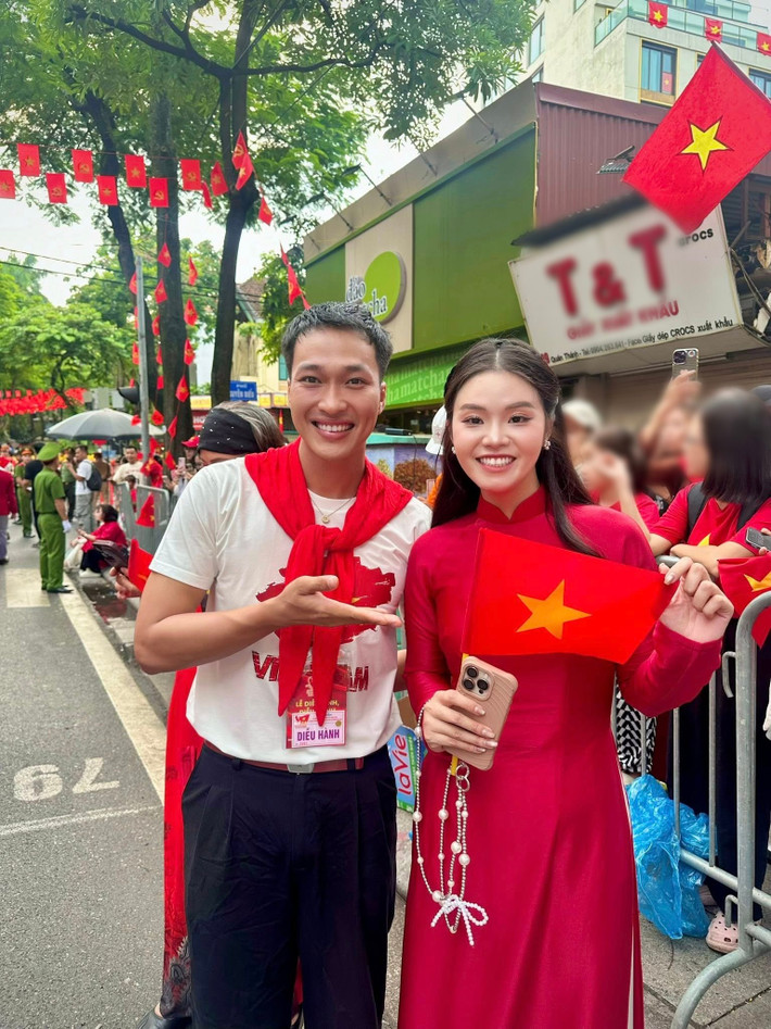 Mỹ Huyền khoe vẻ dịu dàng bên Lâm Thanh Nhã - diễn viên phim Mưa đỏ. Ảnh: FB Trần Mỹ Huyền.