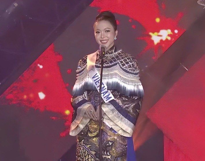 Ở Miss International 2025, Kiều Duy giành giải nhì phần thi Trang phục dân tộc.