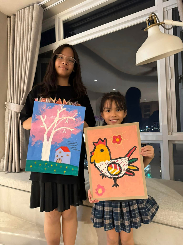 Tuệ Lâm và Tuệ An đều có sở thích vẽ tranh.