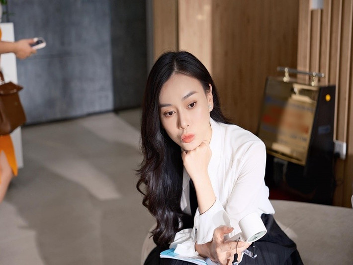 Theo Vietnamnet, Phương Oanh cho biết, ban đầu cô tưởng vai diễn sẽ không thể làm khó mình nhưng khi thực hiện, đạo diễn luôn phải nhắc nhở cô đó là nhân vật Mỹ Anh chứ không phải Phương Oanh. Ảnh: FB Phương Oanh.