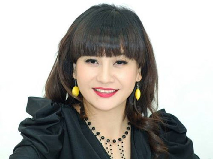 Sau khi rời trường, Cát Phượng nhận các vai quần chúng. Theo Vietnamnet, khi không có tiền, Cát Phượng đi hiến máu, được hỗ trợ 20.000 đồng. Nữ diễn viên lấy tiền đó mua mì gói. Ảnh: FB Cát Phượng.