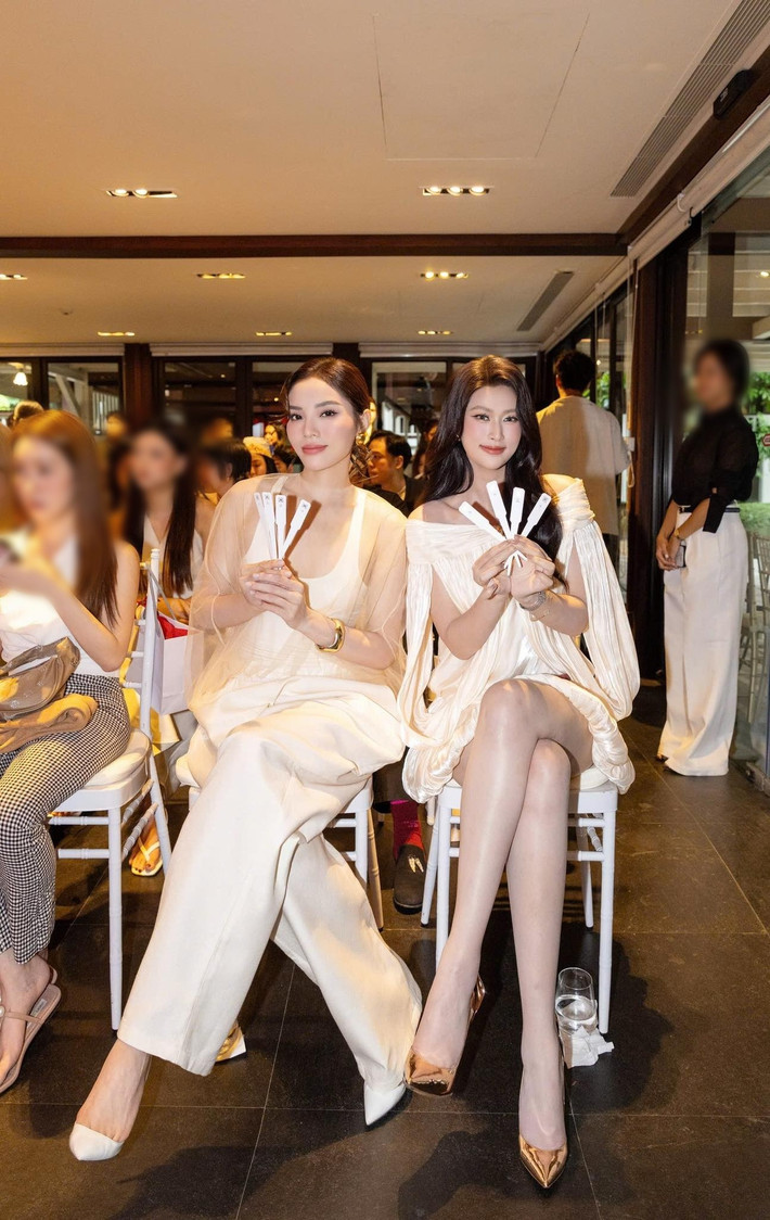 Kỳ Duyên giành vương miện cuộc thi Miss Universe Vietnam 2024 và cuộc thi Hoa hậu Việt Nam 2014 còn Thiên Ân đăng quang cuộc thi Miss Grand Vietnam 2022.