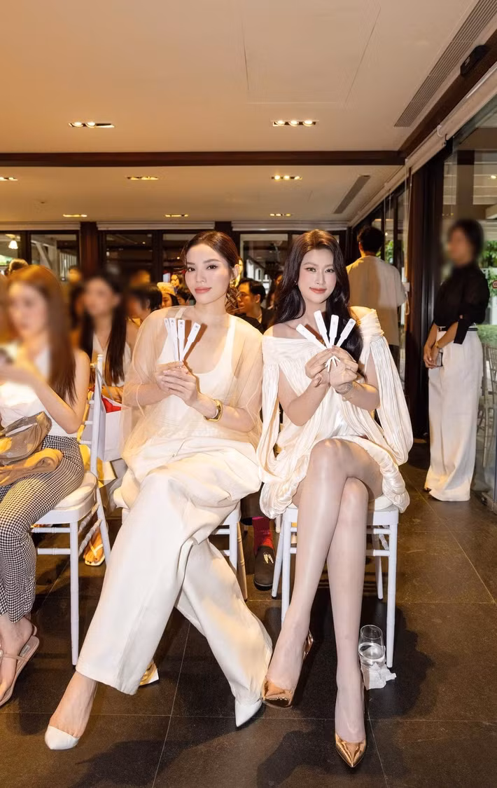 Kỳ Duyên giành vương miện cuộc thi Miss Universe Vietnam 2024 và cuộc thi Hoa hậu Việt Nam 2014 còn Thiên Ân đăng quang cuộc thi Miss Grand Vietnam 2022.