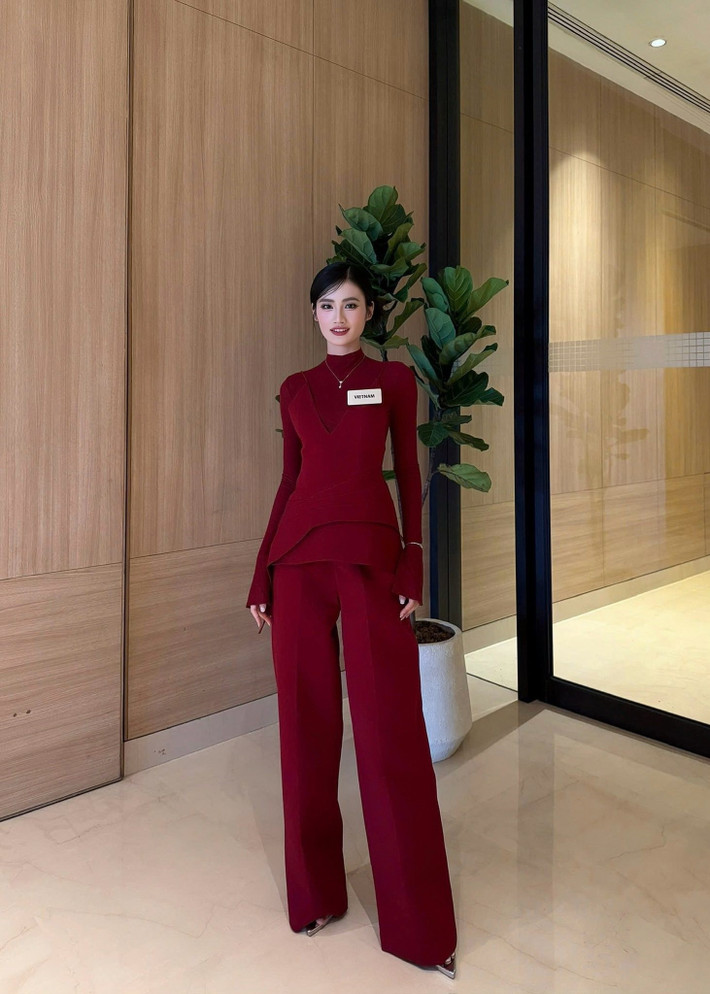 “Tôi đã dành nhiều tâm huyết và tất cả những gì mình học được cho phần Top Model. Khi bước lên sân khấu, mọi áp lực dường như tan biến, ​​tôi chỉ còn biết thể hiện hết mình”, Ý Nhi cho biết. Ảnh: FB Ý Nhi.