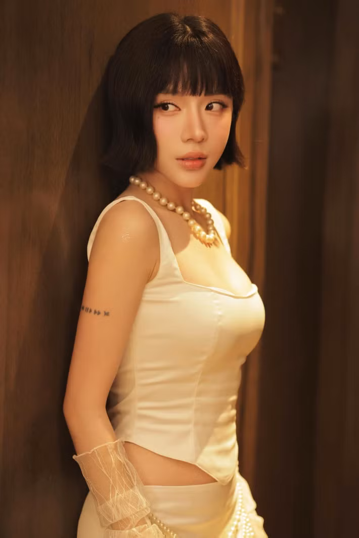 Không chỉ tài năng, LyLy còn sở hữu nhan sắc xinh đẹp. Gương mặt của cô được nhận xét thanh tú, hài hòa. Ảnh: FB LyLy.