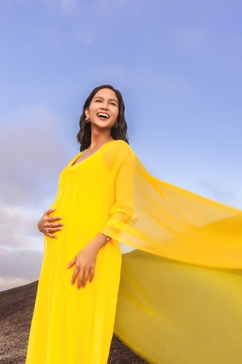 Top 5 Hoa hậu Hoàn vũ Thế giới 2018 đang mang thai 4 tháng. Ảnh: FB H'hen Niê.