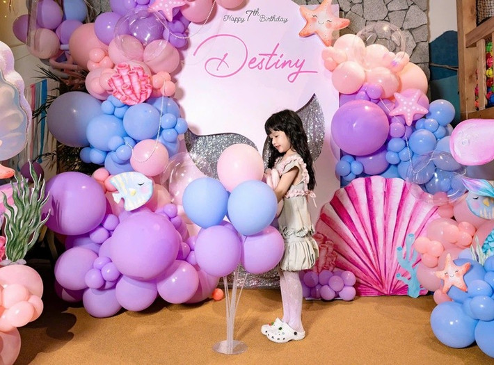 Bé Destiny - con gái của Nhã Phương và Trường Giang xinh như công chúa trong tiệc sinh nhật mới đây.