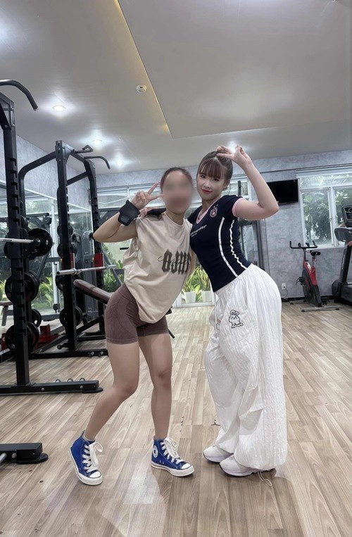 Khởi My còn đăng tải hình ảnh diện đồ bó khoe vòng eo thon gọn. Ảnh: FB Khởi My.