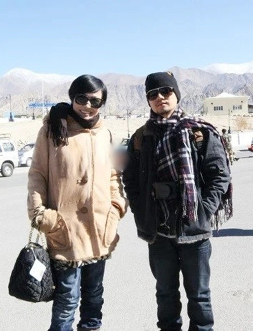 Phương Thanh còn kể lại: "Chanh nhớ có lần Tiến Đạt nói: ‘Em không có nhiều tiền cho Chanh đâu. Em có cái xe với quán cà phê. Chị muốn qua ăn uống gì cũng được. Chị muốn lấy xe hơi đi lúc nào cũng được". Ảnh: Znews.