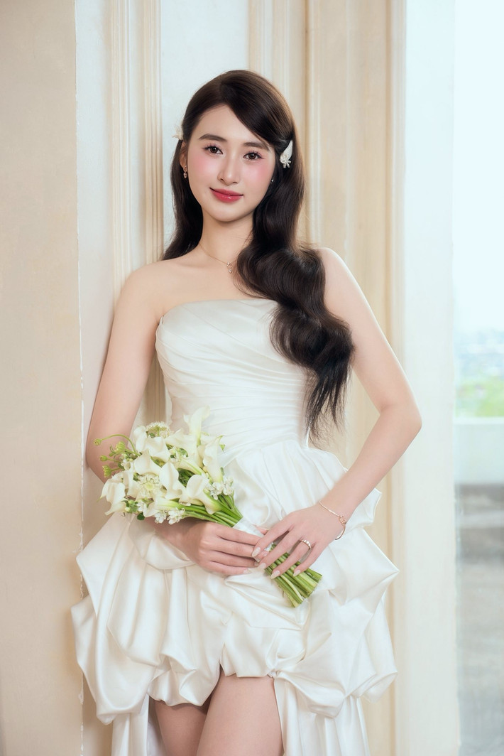 Dự án Trâm Anh ưu tiên nhất sau Hoa hậu Trái đất Việt Nam 2025 là chuỗi workshop mang tên Xanh từ những điều nhỏ nhất. Mục tiêu của dự án là hướng dẫn các bạn trẻ về cách phân loại rác thải tại nhà, tái chế đồ cũ và thay đổi thói quen tiêu dùng để giảm thiểu rác thải nhựa.