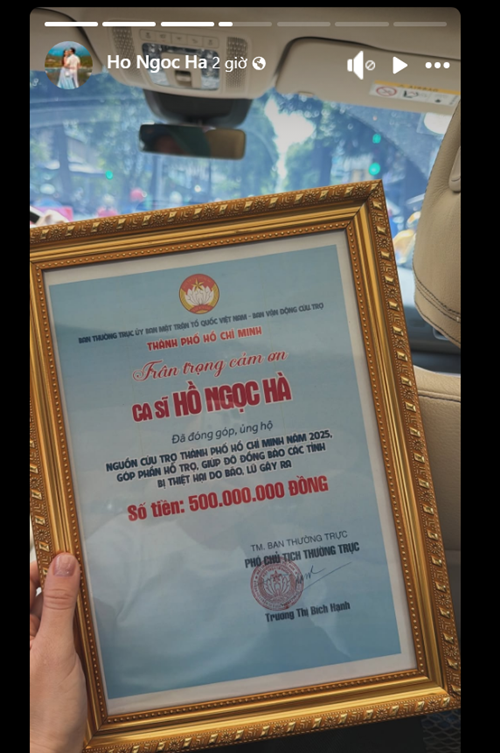 Trên trang cá nhân, Hồ Ngọc Hà đăng tải thư cảm ơn của Ban Thường trực Ủy ban Mặt trận Tổ quốc Việt Nam - Ban vận động cứu trợ Thành phố Hồ Chí Minh cho việc đóng góp cho bà con vùng lũ. Ảnh: FB Hồ Ngọc Hà.