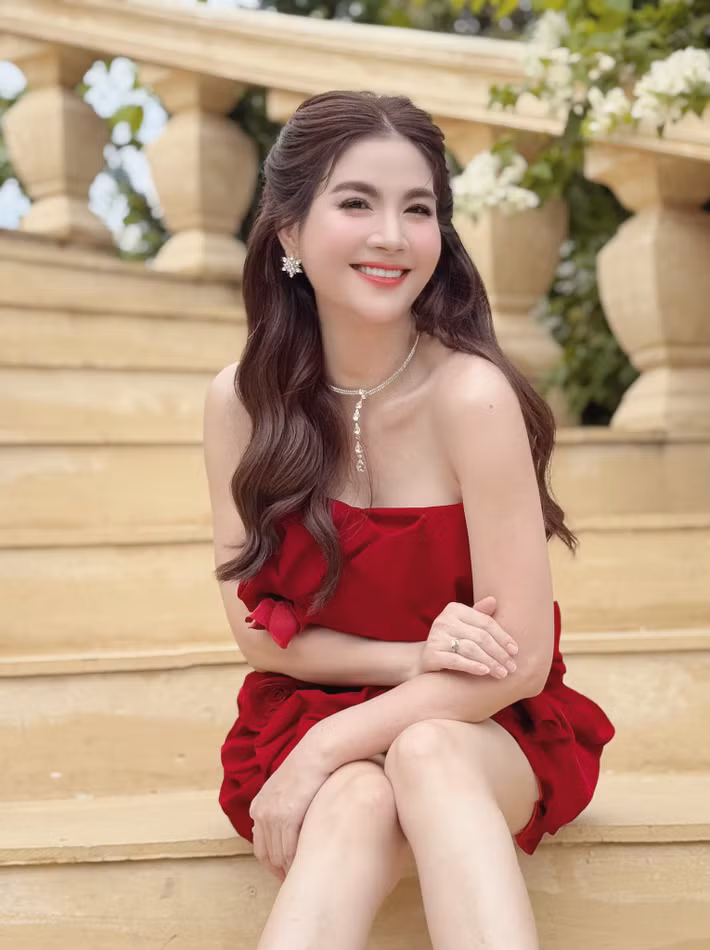 Kha Ly sinh con gái đầu lòng cách đây 1 năm. Cô bạn thân của Vân Trang hiện tại sở hữu nhan sắc mặn nà hơn thời còn son rỗi. Ảnh: FB Kha Ly.