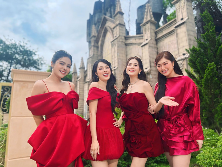 Vân Trang có 4 người con, Dương Cẩm Lynh là mẹ 2 con còn Kha Ly và Thanh Trúc từng một lần sinh nở. Ảnh: FB Kha Ly.