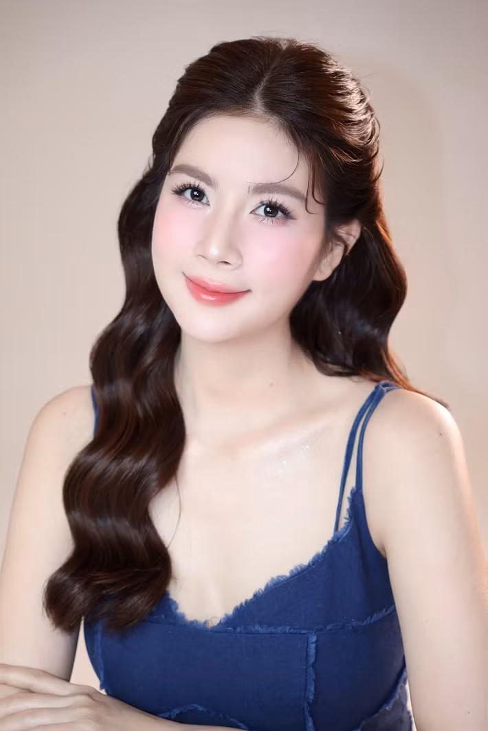 Vẻ ngoài của Kha Ly ngày càng rạng rỡ khi cô có cuộc hôn nhân viên mãn. Ảnh: FB Kha Ly.