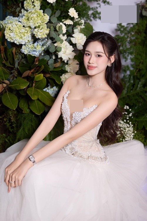 Nàng hậu sinh năm 2001 tập trung cho công việc kinh doanh, làm người mẫu, dự sự kiện. Đối với chuyện tình cảm, Đỗ Thị Hà giữ kín. Ảnh: FB Đỗ Thị Hà.