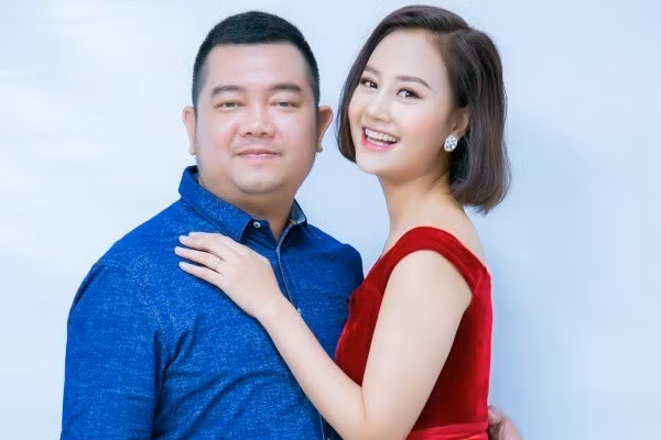 Trước đó ít ngày, Hà Thúy Anh và Tuấn Mario cũng xác nhận ly hôn. Cả hai không chia sẻ nguyên nhân nhưng cho biết vẫn giữ mối quan hệ tốt đẹp sau chia tay. Đến nay, trên trang cá nhân, Hà Thúy Anh và Tuấn Mario vẫn giữ lại những hình ảnh về đối phương. Ảnh: Gia Đình Xã Hội.