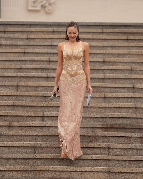 Ngày chưa lập gia đình, Phương Mai tham gia nhiều cuộc thi. Cô từng đoạt giải vàng Siêu mẫu Việt Nam 2012, vào top 15 Hoa hậu Thế giới Người Việt 2010, top 10 Siêu mẫu Châu Á 2009. Ngoài ra, Phương Mai còn đóng nhiều phim như 13 nữ tù nhân, Khi tình yêu lên tiếng, Âm mưu giày gót nhọn, Chung cư ma. Ảnh: FB Phương Mai.