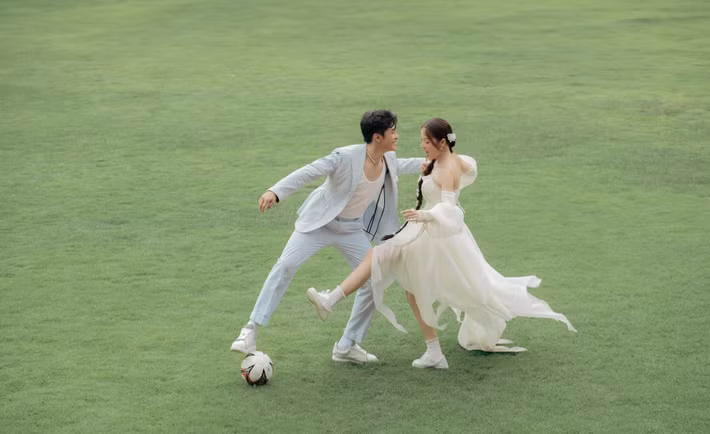 Theo Pháp Luật TP HCM, Gin Tuấn Kiệt và Puka đều có niềm đam mê bóng đá.