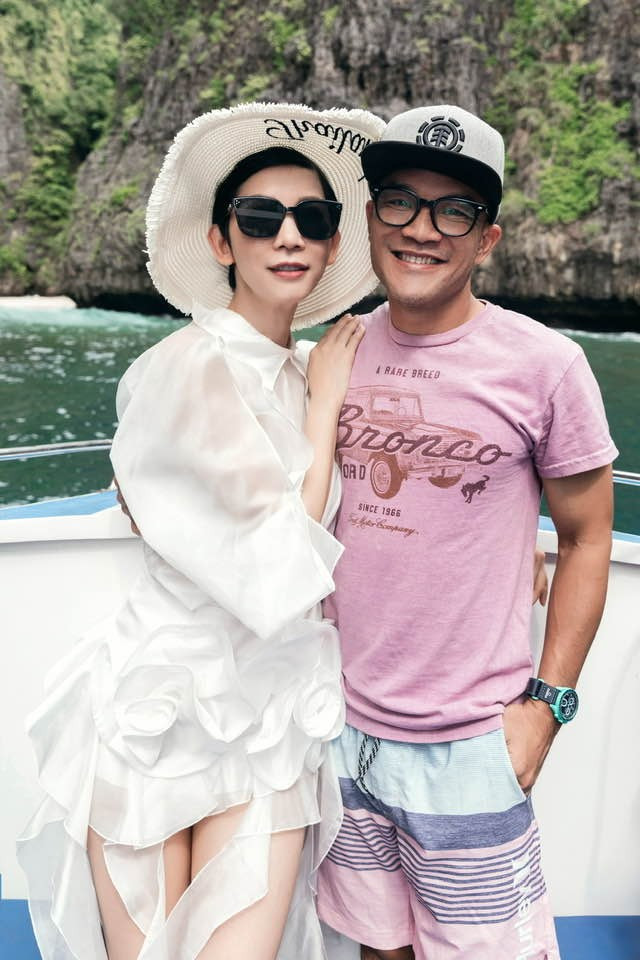 Dịp kỷ niệm 6 năm ngày cưới, Xuân Lan chia sẻ: “Sau 6 năm cùng nhau cố gắng vượt qua những thử thách. Giờ vợ chồng mình lại hứa nắm tay nhau cùng đi tiếp để bắt đầu 1 năm mới vững chắc, thận trọng và trách nhiệm hơn. Cảm ơn chồng vì tất cả”.