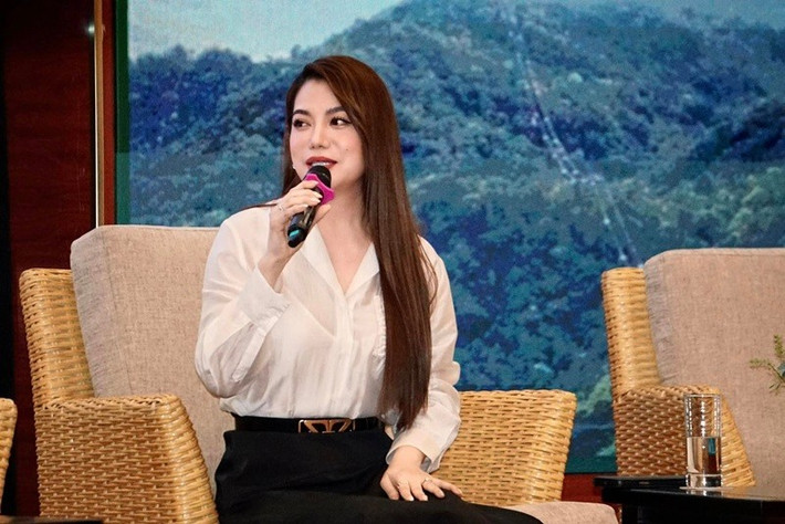 Trương Ngọc Ánh đề nghị đối tác nhanh chóng thanh toán. “9 tháng nay bên em chịu đựng nhiều sự hiểu lầm và thị phi em vẫn im lặng và nhẹ nhàng lịch sự để giữ mặt mũi cho anh nhưng ai cảm thông cho bên em. Anh như vậy thì ai dám làm tiếp với anh mà anh cứ kêu bên em làm tiếp. Đề nghị anh giải quyết”, Trương Ngọc Ánh nhấn mạnh. Ảnh: FB Trương Ngọc Ánh.