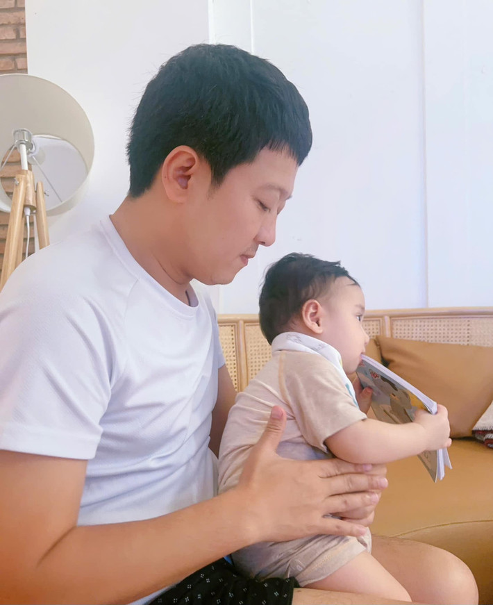 Từ nhỏ, các con đều quấn quýt Trường Giang khiến Nhã Phương cảm thấy bị 'ra rìa'. Ảnh: FB Trường Giang.