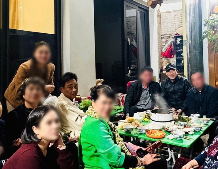 Về thông tin không có Táo quân 2026 do NSND Quốc Khánh gặp vấn đề sức khỏe, không thể tiếp tục vào vai Ngọc Hoàng, nam nghệ sĩ chia sẻ trên Znews: “Không phải như vậy đâu. Năm nay không có Táo Quân nhưng sẽ được thay bằng một chương trình mới”. Ảnh: Vietnamnet.