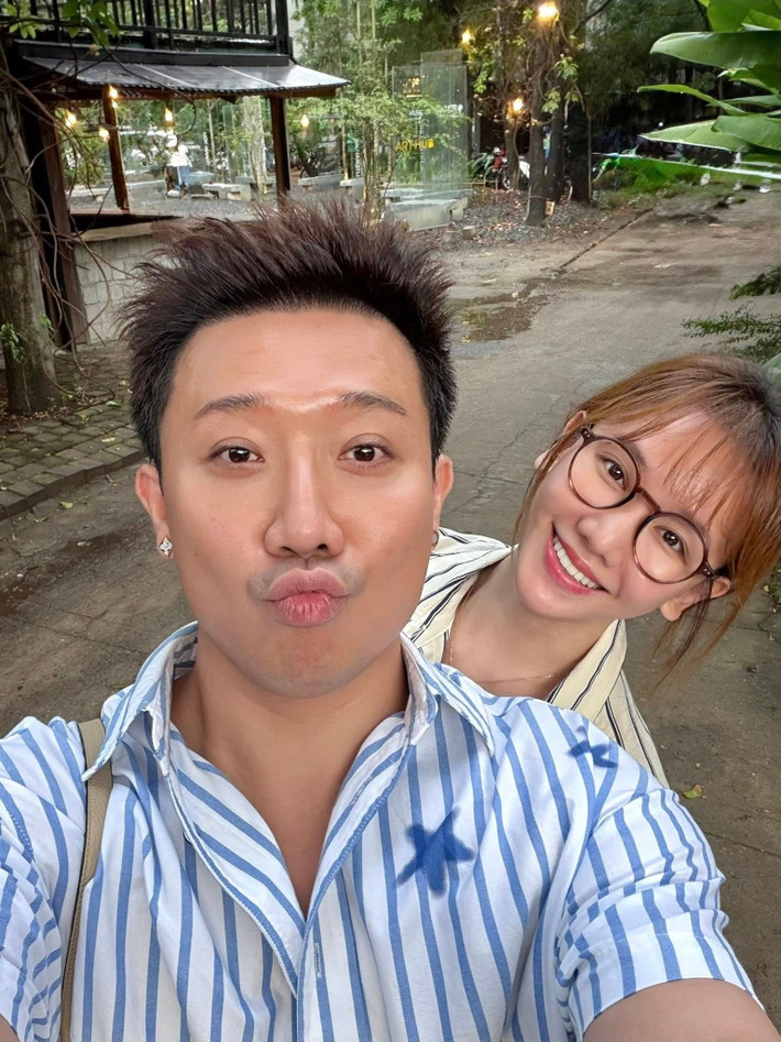 Hôn nhân giữa Trấn Thành - Hari Won luôn gây chú ý. Ảnh: FB Trấn Thành.