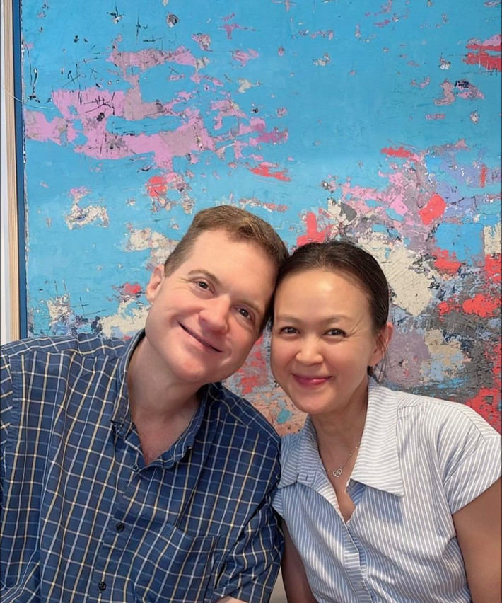 ...Mong ngày của anh sẽ tuyệt vời và tràn ngập niềm vui như cách anh đã mang đến cho cuộc sống của em. Chúc cho chúng ta sẽ tiếp tục trân trọng và yêu thương nhau. Em yêu anh nhiều hơn những gì lời nói có thể diễn tả", Ngọc Nga viết.