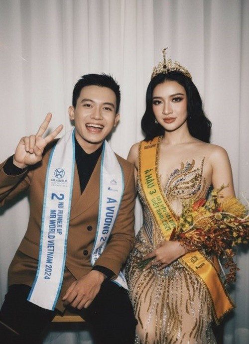 Đinh Ta Bi viết trên trang cá nhân: "Chúc mừng chị gái yêu của tôi. Cảm ơn cả nhà đã yêu thương gia đình tôi". Ảnh: FB Đinh Ta Bi.