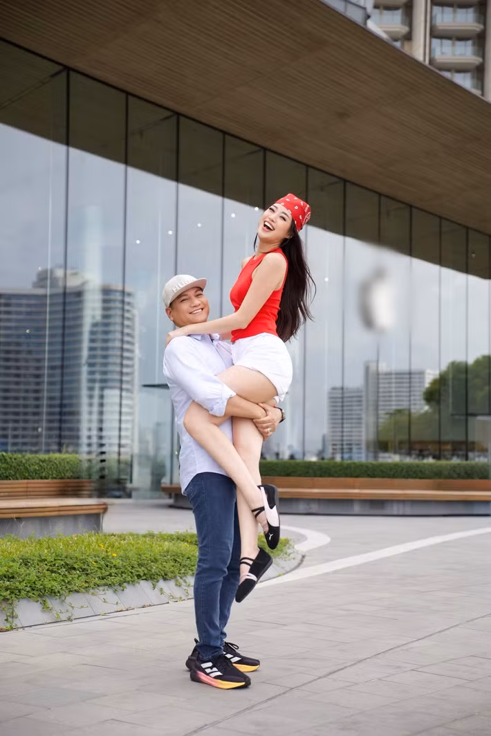 Khánh Vân cho biết, cô thích có 2 con 'đủ nếp đủ tẻ'. Ảnh: FB Khánh Vân.